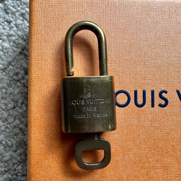 Louis Vuitton Pochette Accessoires- Made in France - Picture 12 of 13